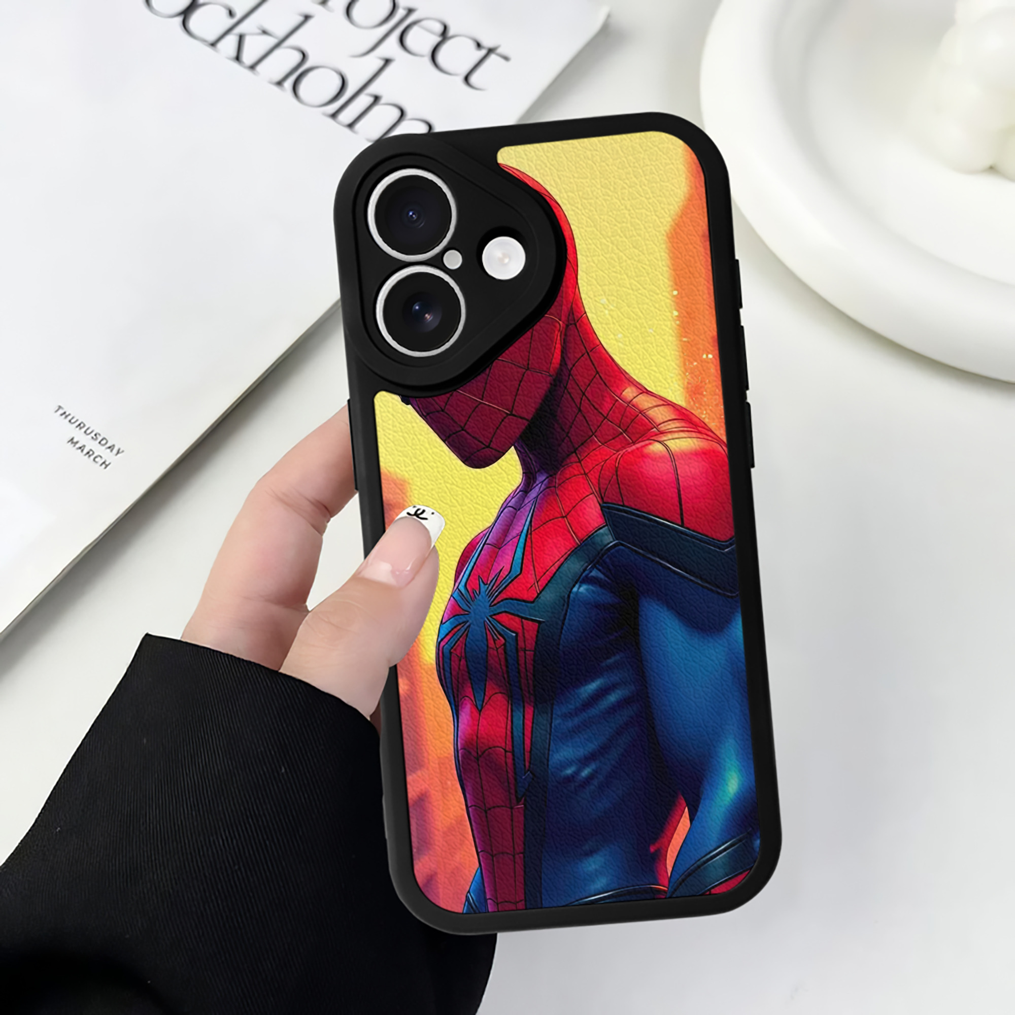 Spider Man スパイダーマン 【iPhone 16シリーズ対応】シリコンスマホケース（レザー調） 材質：シリコン
